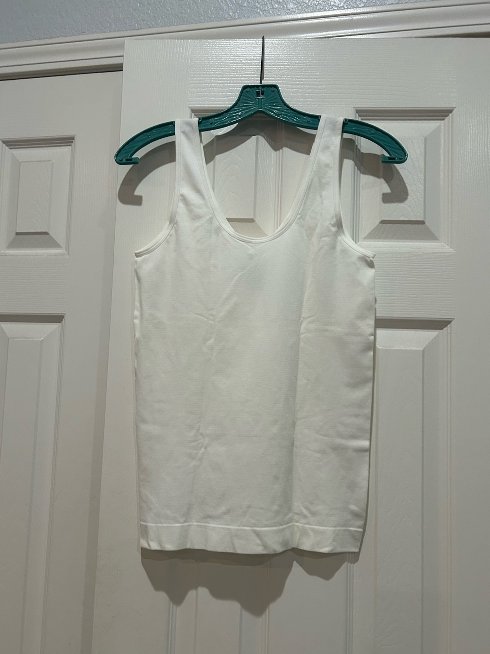 Yummie by Heather Thomson White Scoop Neck Tank
